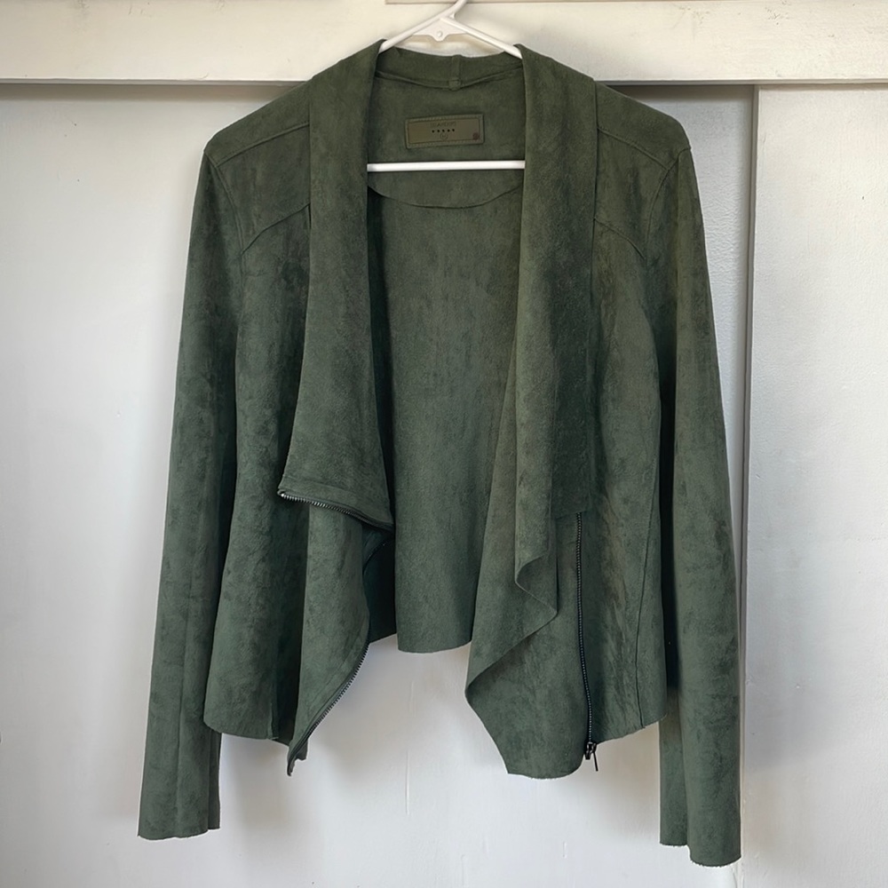 Blank NYC faux suede sage green light weight zip jacket. Medium. SUPER SOFT!